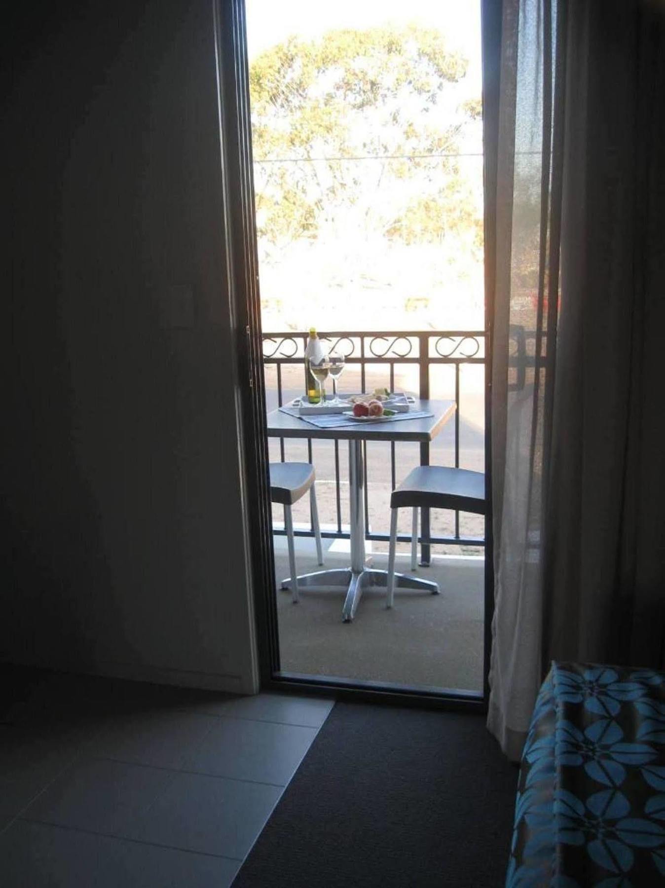 Royal Motel Miles Luaran gambar
